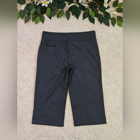 Lululemon Athletica Kneelength Wideleg Charcoal Athletic Shorts - Picture 3 of 8